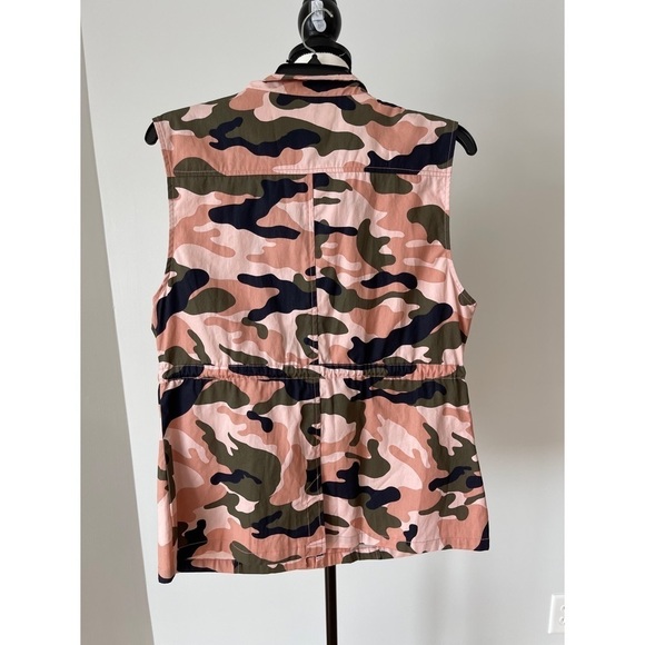 Forme' Mode' Pink Camo Utility Vest NWT in a size medium - Picture 4 of 12
